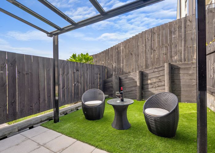  at 7/8 Chivalry Road, Glenfield, North Shore City, Auckland
