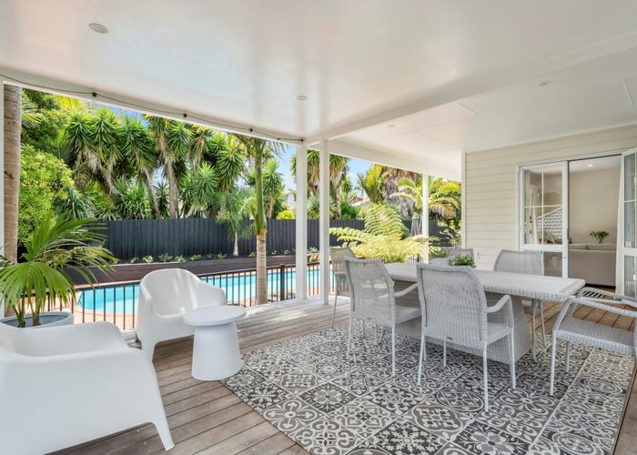  at 27 Almond Grove, Greenhithe, North Shore City, Auckland