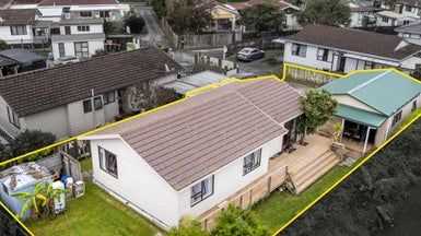  at 2/7 Silver Creek Road, Weymouth, Auckland