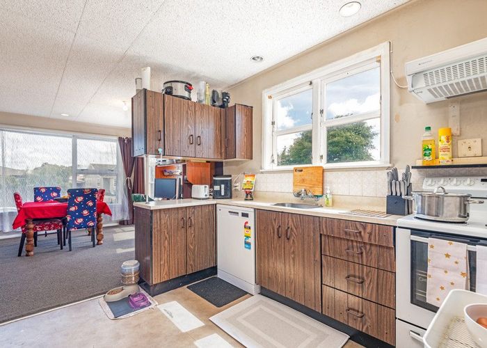  at 2 Anakiwa Street, Kelvin Grove, Palmerston North