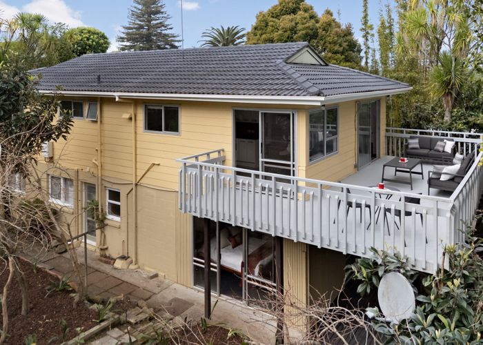  at 1/21 Woodcote Drive, Glenfield, North Shore City, Auckland