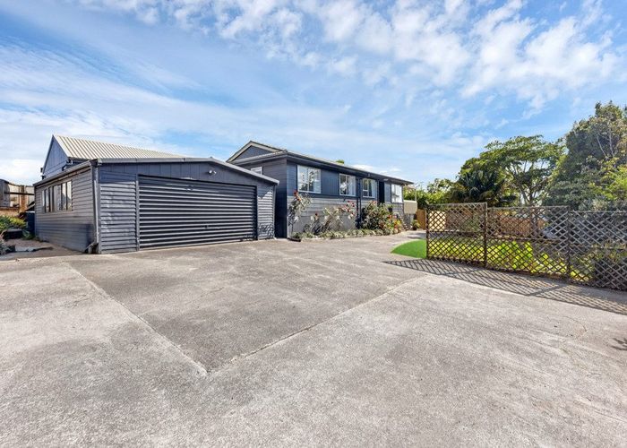  at 42a Forest Hill Road, Henderson, Waitakere City, Auckland