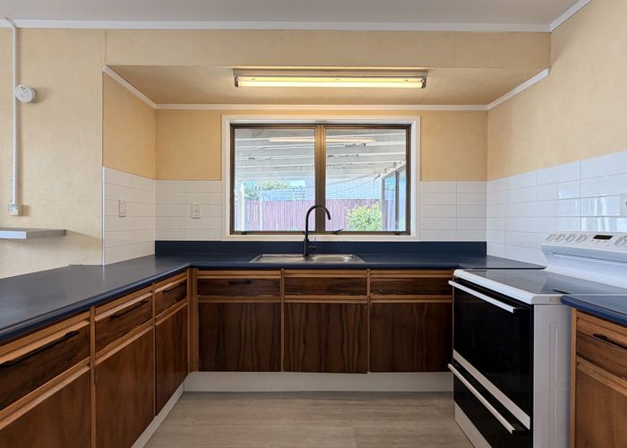  at 8 Jillteresa Crescent, Half Moon Bay, Manukau City, Auckland