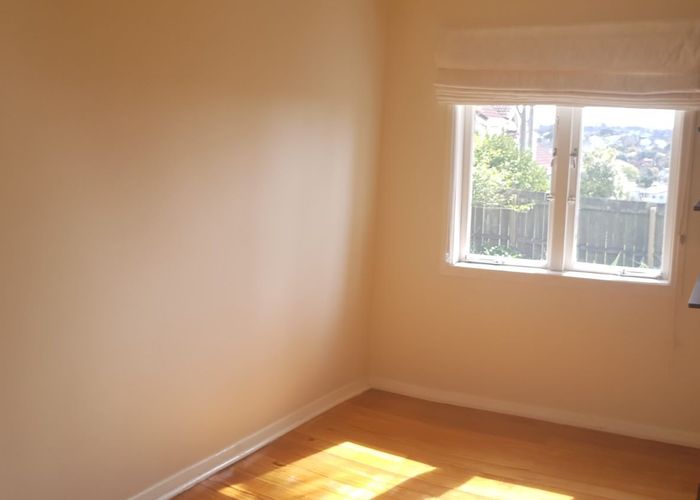  at 2 Knights Close, Rothesay Bay, Auckland