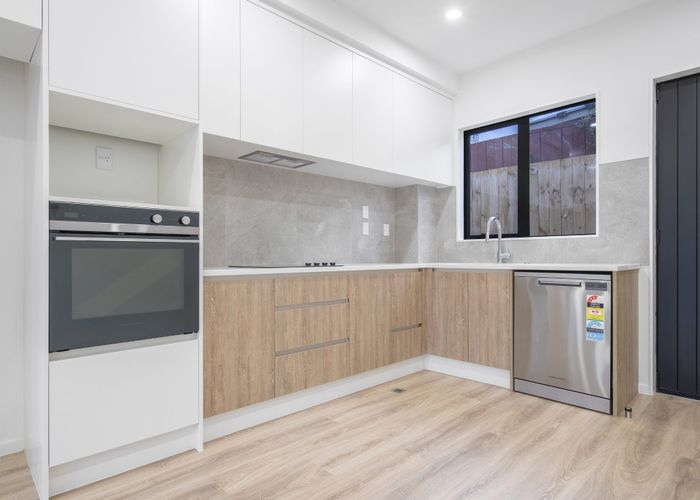  at 8/40 St Leonards Road, Kelston, Waitakere City, Auckland
