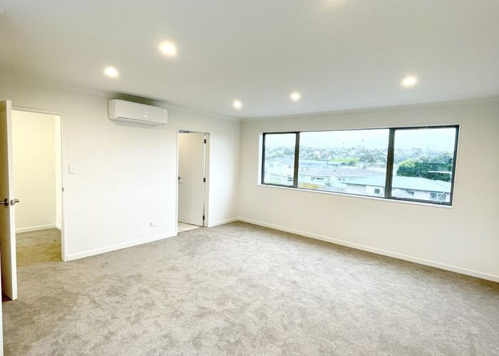  at 2/11 Celeste Place, Totara Vale, Auckland