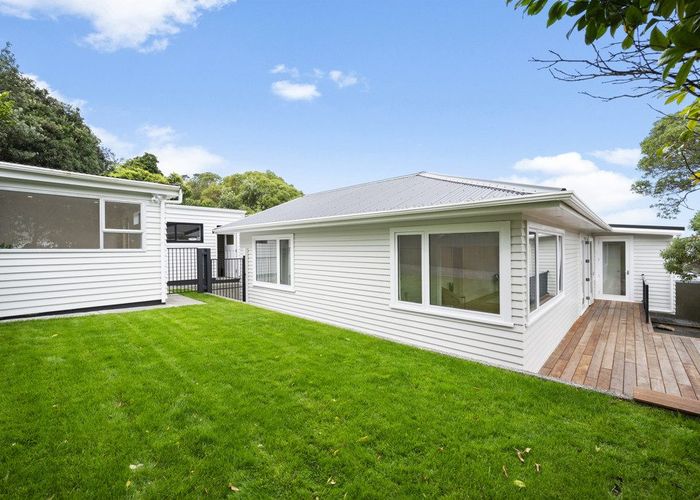  at 76 Clyde Street, Island Bay, Wellington