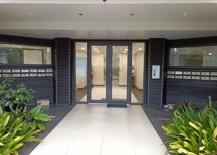  at B305/525 East Coast Road, Pinehill, North Shore City, Auckland