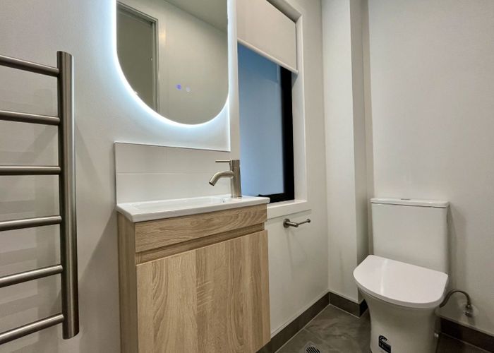  at 2/10 Fairclough Road, Beach Haven, North Shore City, Auckland