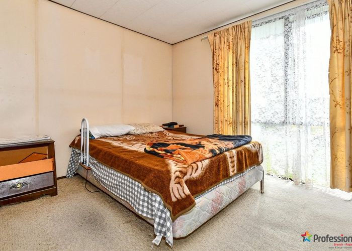  at 12 Starforth Place, Henderson, Waitakere City, Auckland