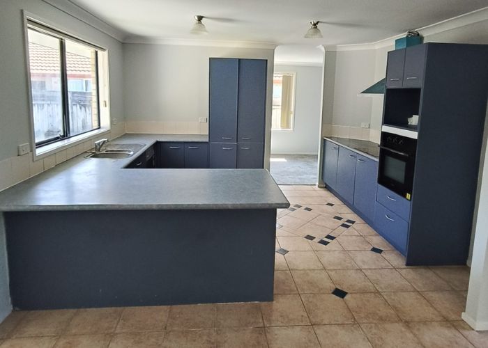  at 10 summerland Drive, Henderson, Waitakere City, Auckland