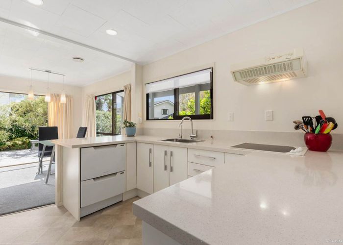  at 2/102 Manhattan Heights, Glendene, Waitakere City, Auckland
