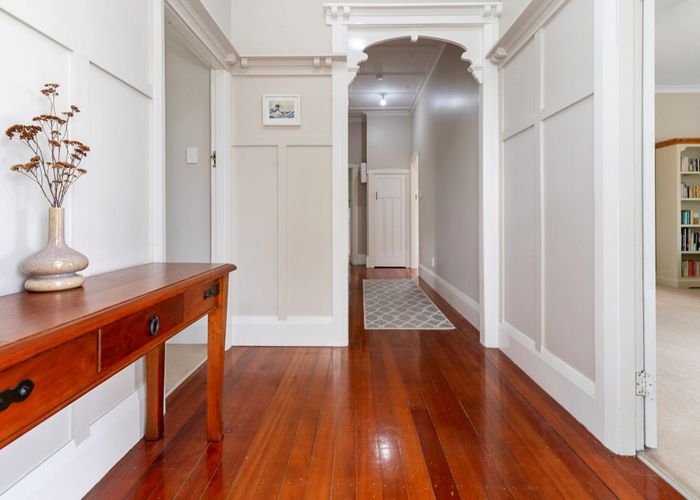 at 24 Mountain Road, Mangere Bridge, Auckland