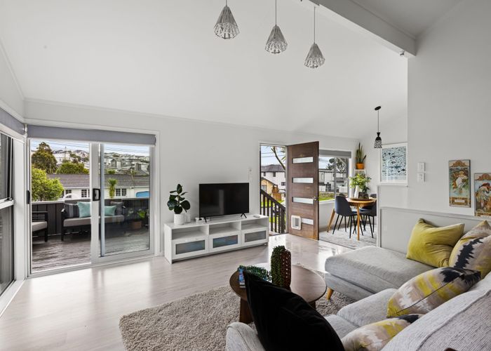 at 2/30a Glenvar Road, Torbay, North Shore City, Auckland
