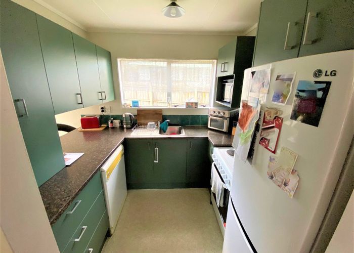  at 5 Buisson Glade, West Harbour, Waitakere City, Auckland