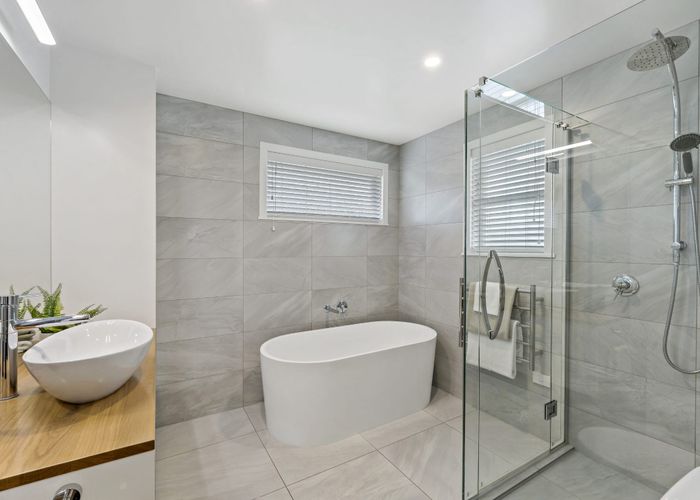  at 9 Mcrae Road, Mount Wellington, Auckland
