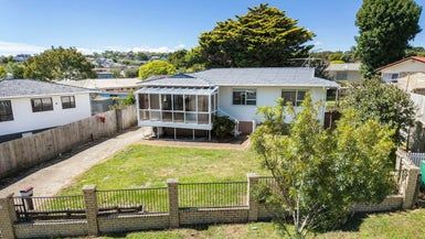  at 4 Almay Place, Clover Park, Auckland