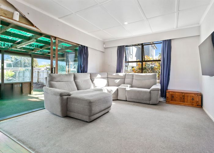  at 31 Range View Road, Mount Albert, Auckland