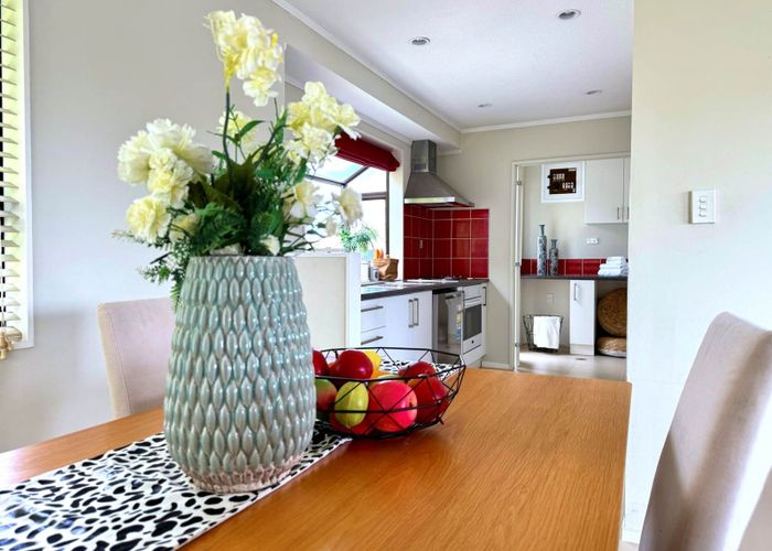  at 2/8 Sunward Rise, Glenfield, North Shore City, Auckland