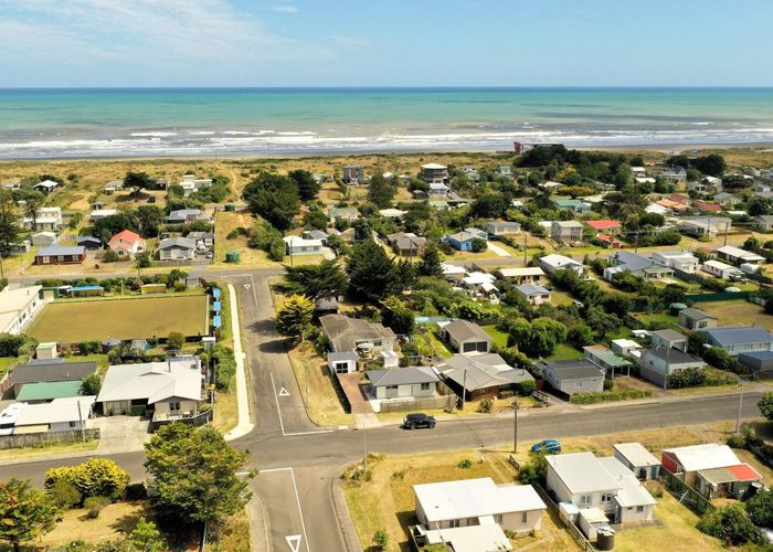  at 95 Kahukura Avenue, Waitarere Beach, Horowhenua, Manawatu / Whanganui