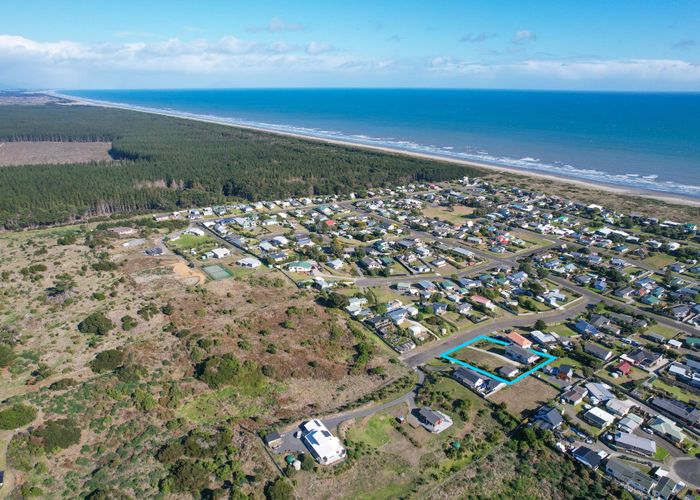  at 15 Aranui Avenue, Waitarere Beach, Levin