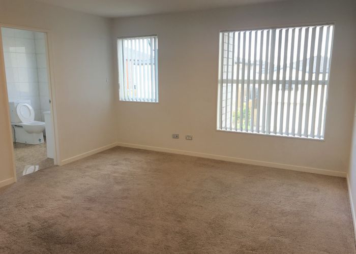  at 4 Carrickdawson Drive, Flat Bush, Manukau City, Auckland