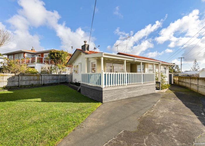  at 218 Birkdale Road, Birkdale, Auckland