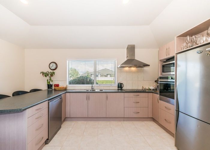  at 5 Holcombe Drive, Paraparaumu