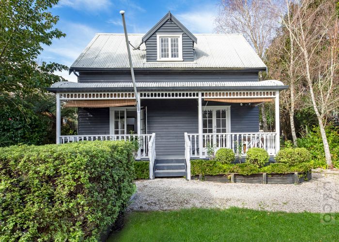  at 6 School Road, Riverhead, Riverhead