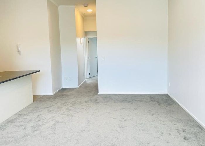  at 18/11 Carlos Drive, Flat Bush, Manukau City, Auckland