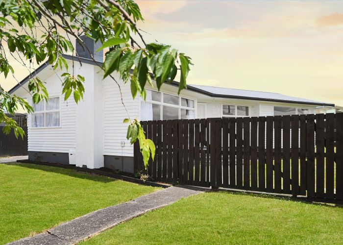  at 10 Pamela Place, Deanwell, Hamilton