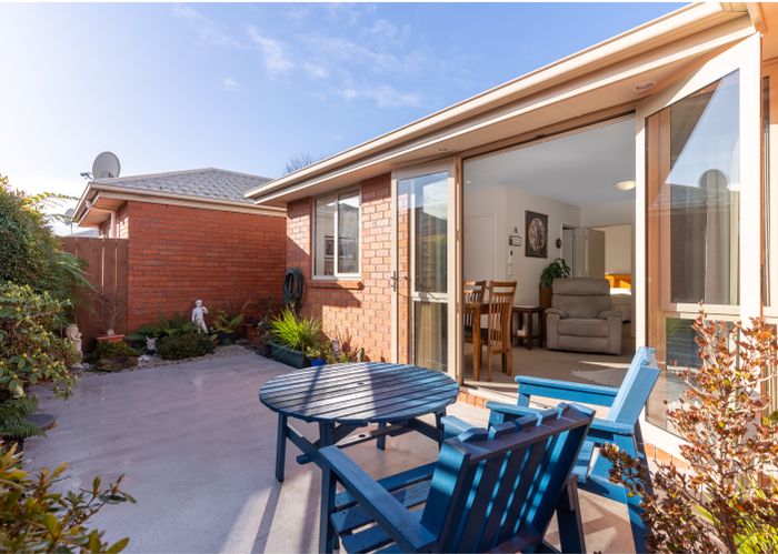  at 2/108 Yaldhurst Road, Sockburn, Christchurch