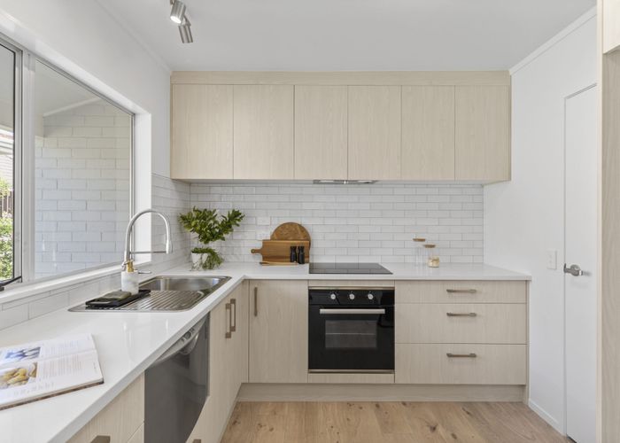  at 4 Woodside Avenue, Northcote, Auckland