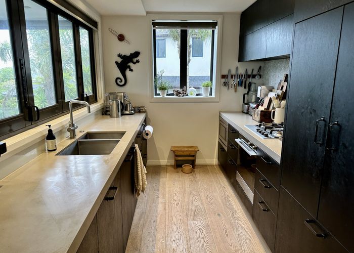  at 2/18 Tuhaere Street, Orakei, Auckland