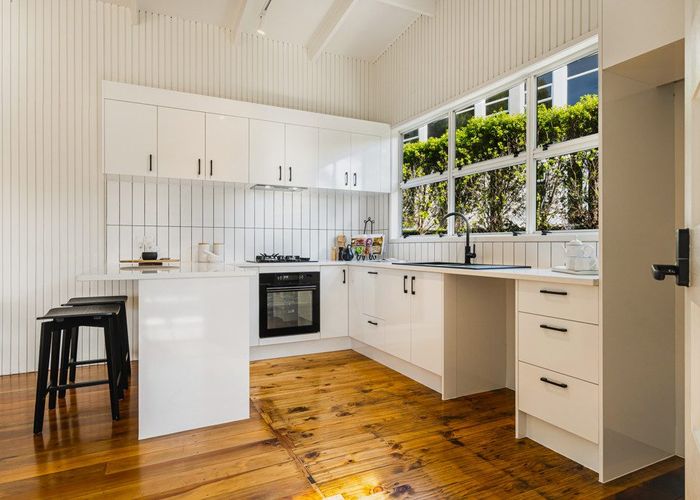  at 2/1c Bank Street, Hillcrest, North Shore City, Auckland