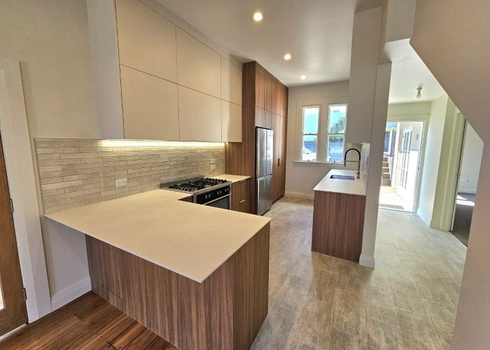  at 512 Devon Street East, Strandon, New Plymouth, Taranaki