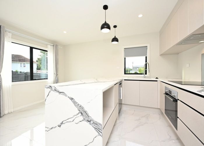  at 2 Papaku Road, Otahuhu, Auckland