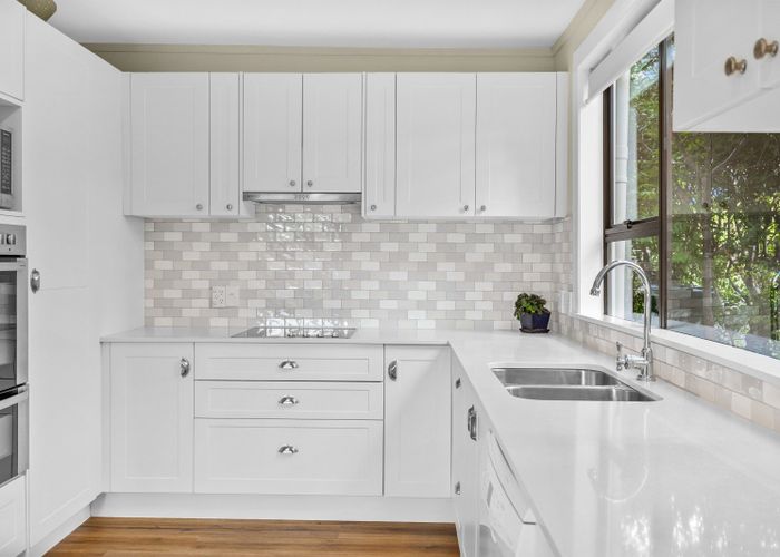  at 33 Penzance Road, Mairangi Bay, North Shore City, Auckland