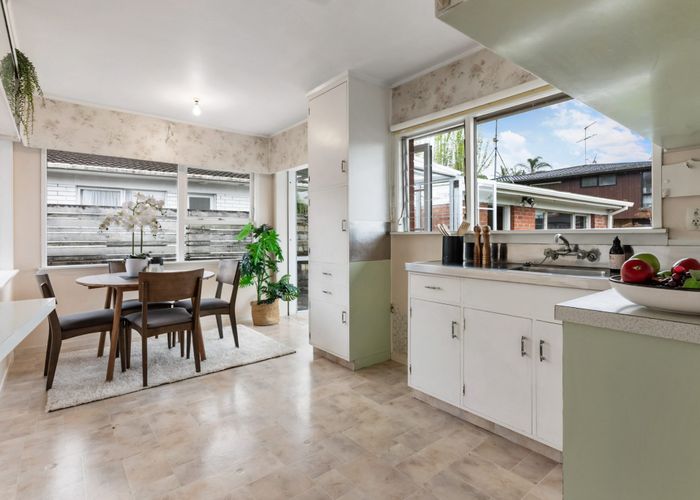  at 2/12 Keldale Place, Forrest Hill, North Shore City, Auckland