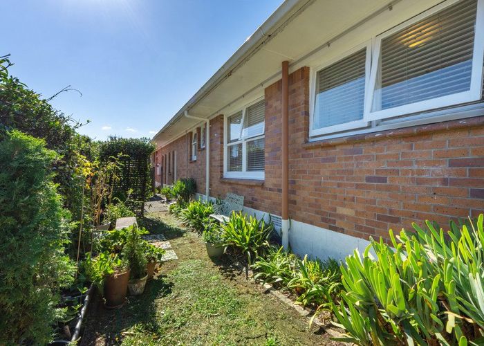  at 1/153 Shakespeare Road, Milford, Auckland