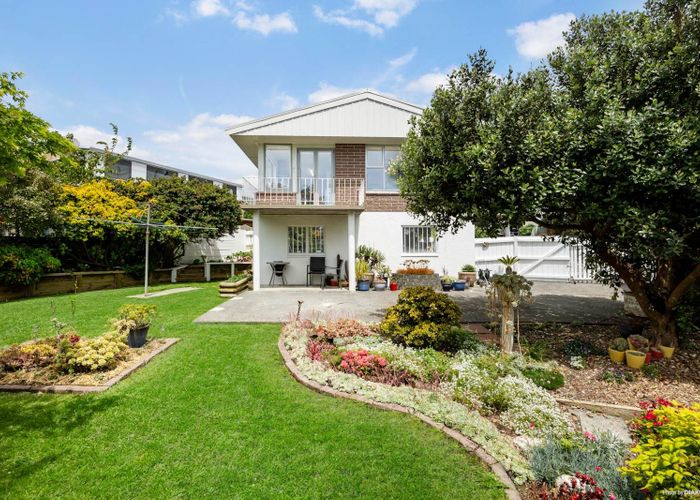  at 20 Lawrence Crescent, Hill Park, Manukau City, Auckland