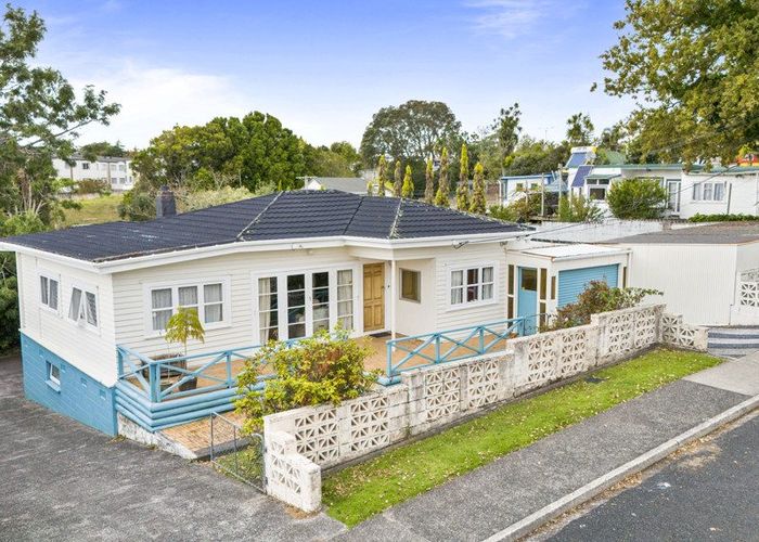  at 3/19 Cresta Avenue, Beach Haven, Auckland