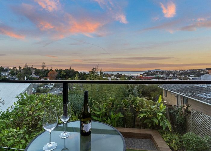  at 2/0 Woodlands Crescent, Browns Bay, Auckland