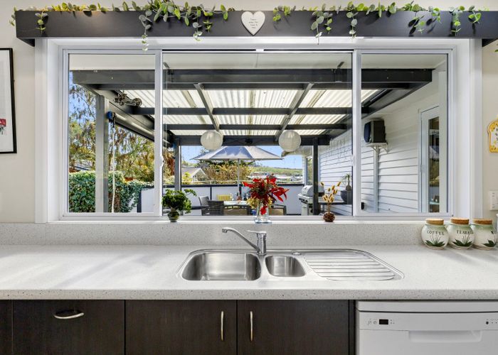  at 11 Earle Place, Acacia Bay, Taupo