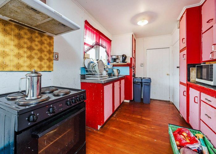  at 84 Vine Street, Mangere East, Auckland