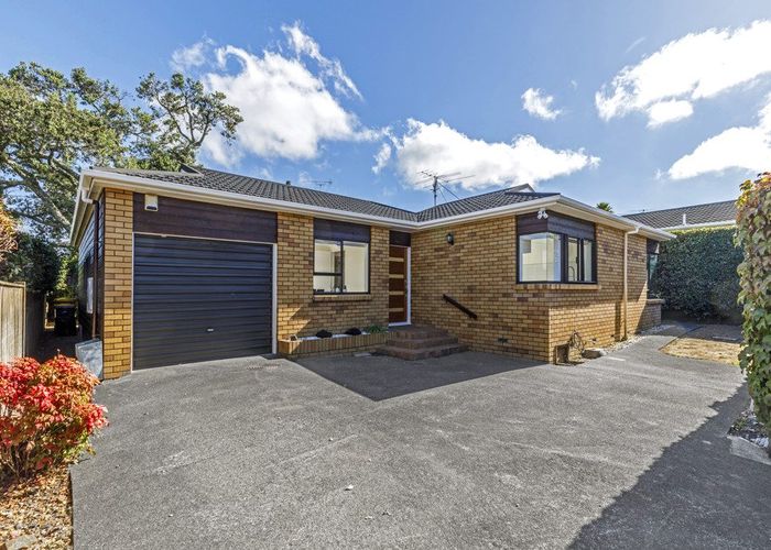  at 2/11 Gordon Avenue, Forrest Hill, Auckland
