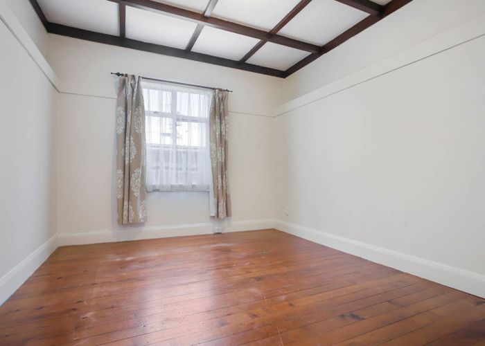  at 32 Winstone Road, Mount Roskill, Auckland City, Auckland