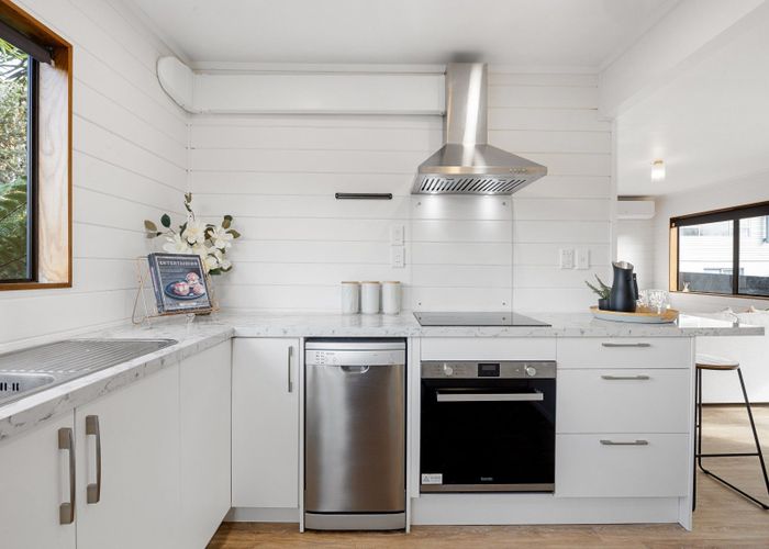  at 14 Kiwi Avenue, Forest Lake, Hamilton