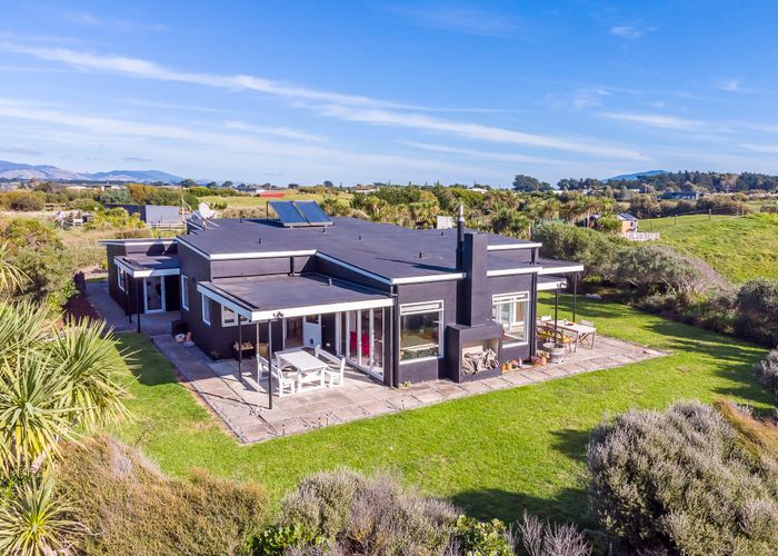  at 21 Sandown Road, Te Horo Beach