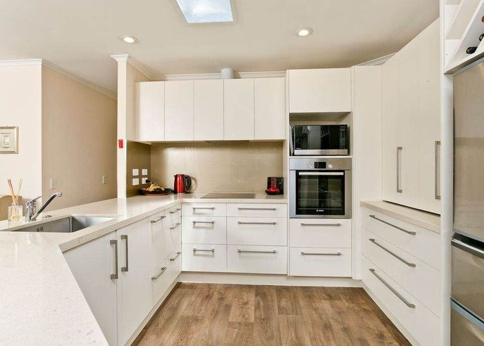  at 9 Crestview Place, Browns Bay, North Shore City, Auckland